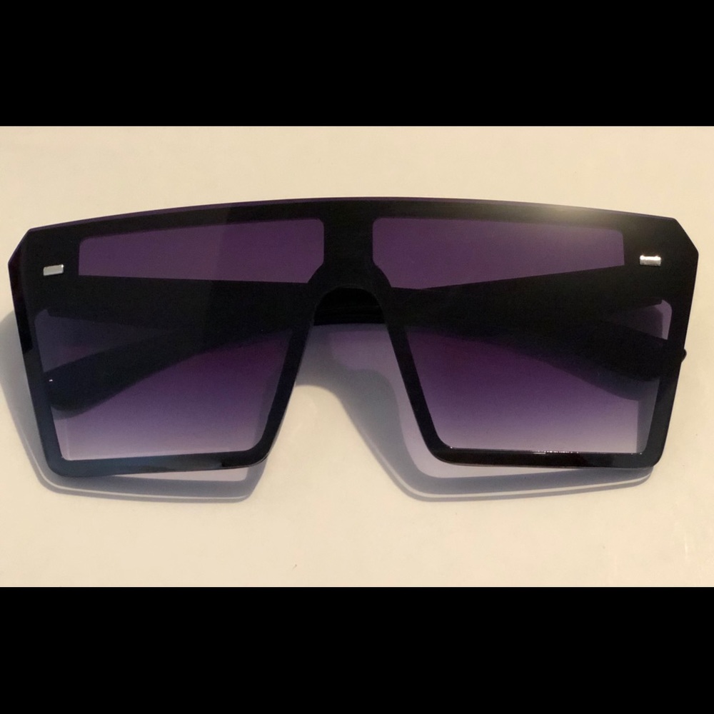 Sunglasses - Picture 3 of 4